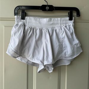 Lululemon Hotty Hot High Rise 2.5” Shorts Light Gray Sz 6 Running Workout Gym